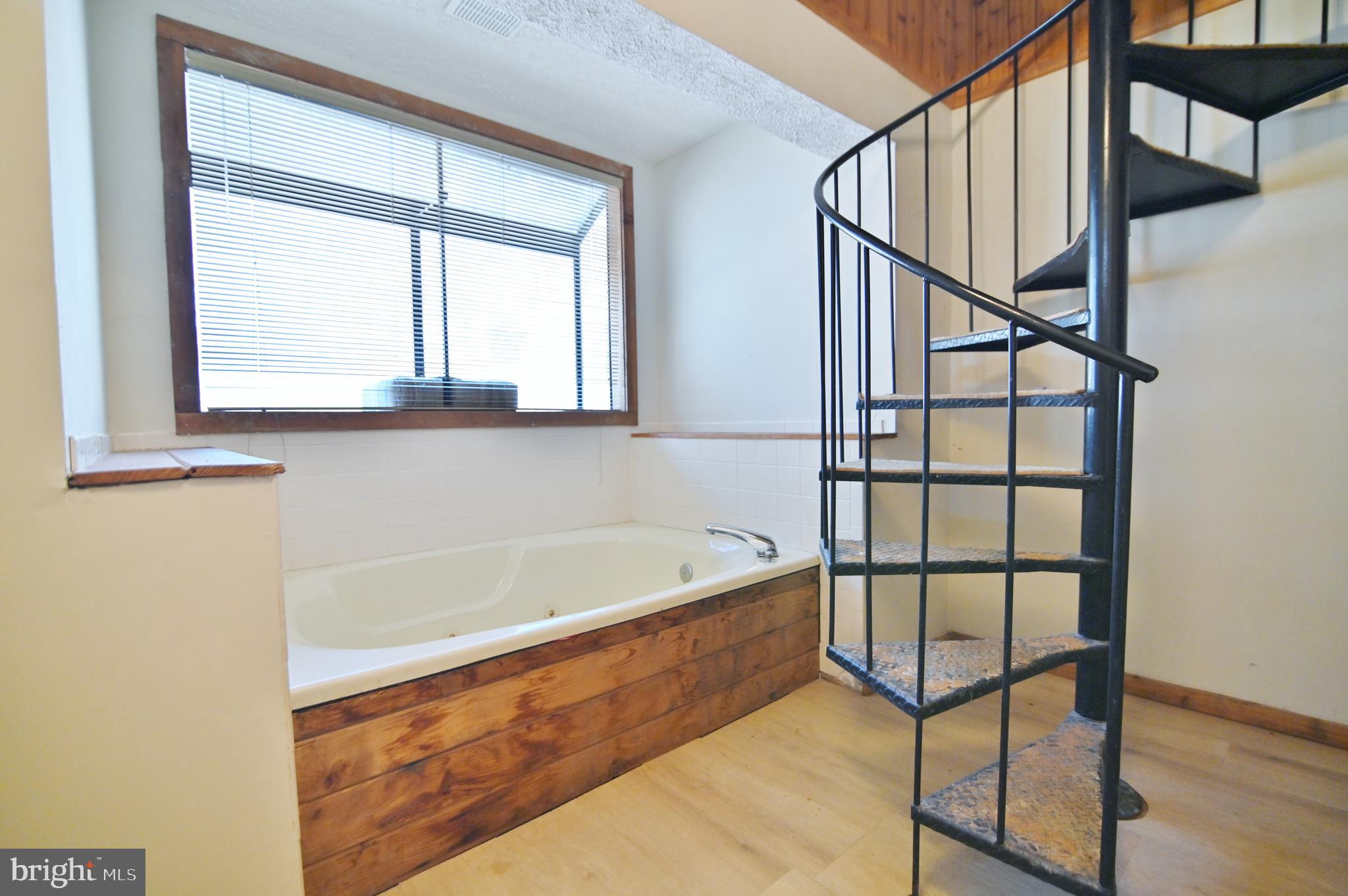 LAKEVIEW PEDESTAL HOMES - Residential