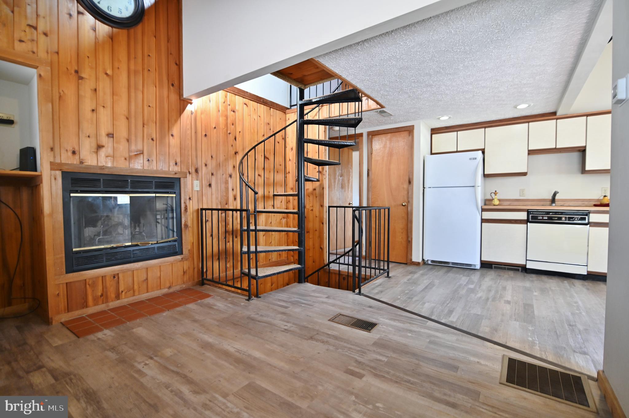 LAKEVIEW PEDESTAL HOMES - Residential