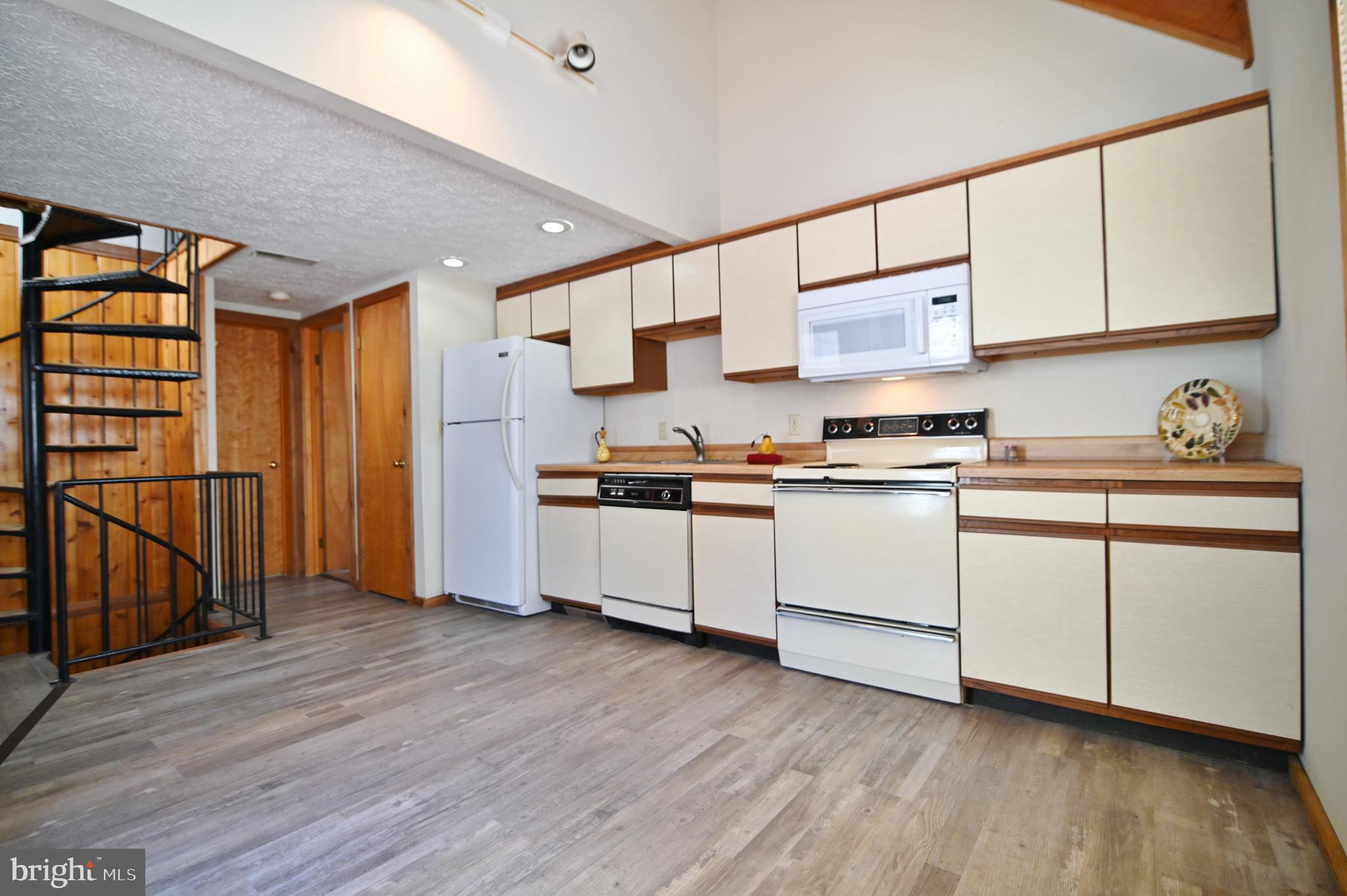 LAKEVIEW PEDESTAL HOMES - Residential