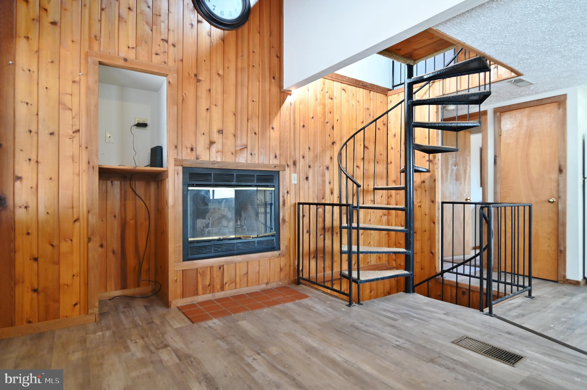 LAKEVIEW PEDESTAL HOMES - Residential