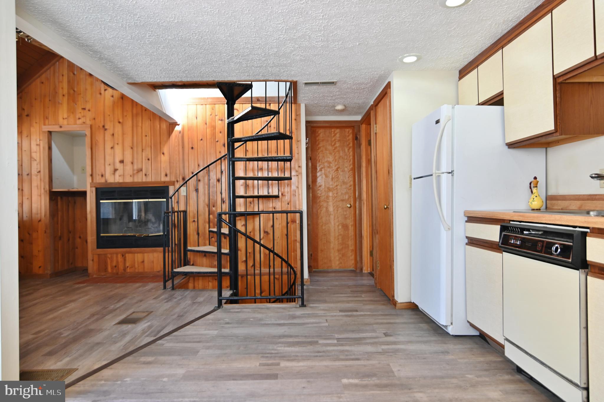 LAKEVIEW PEDESTAL HOMES - Residential