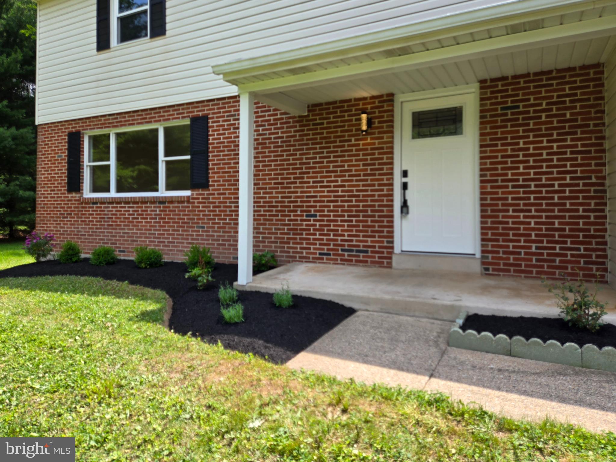 585 ANDREW DRIVE