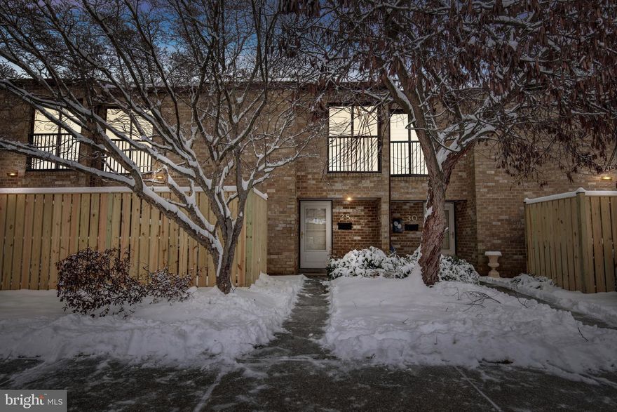 Fantastic deal! A fabulous three-bedroom townhouse condominium complete with a refreshing pool and tennis courts. Ideal for hosting gatherings, this expansive residence boasts generously sized rooms, providing ample space. Appreciate the abundance of closet storage. Enjoy access to a private back patio adorned with gardens and a picturesque view of rolling hills through sliding doors. An exceptional opportunity awaits!