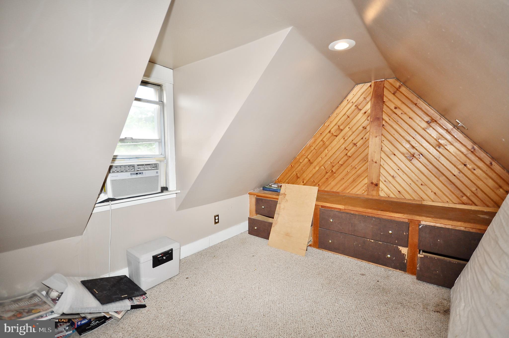 BRIDESBURG - Residential