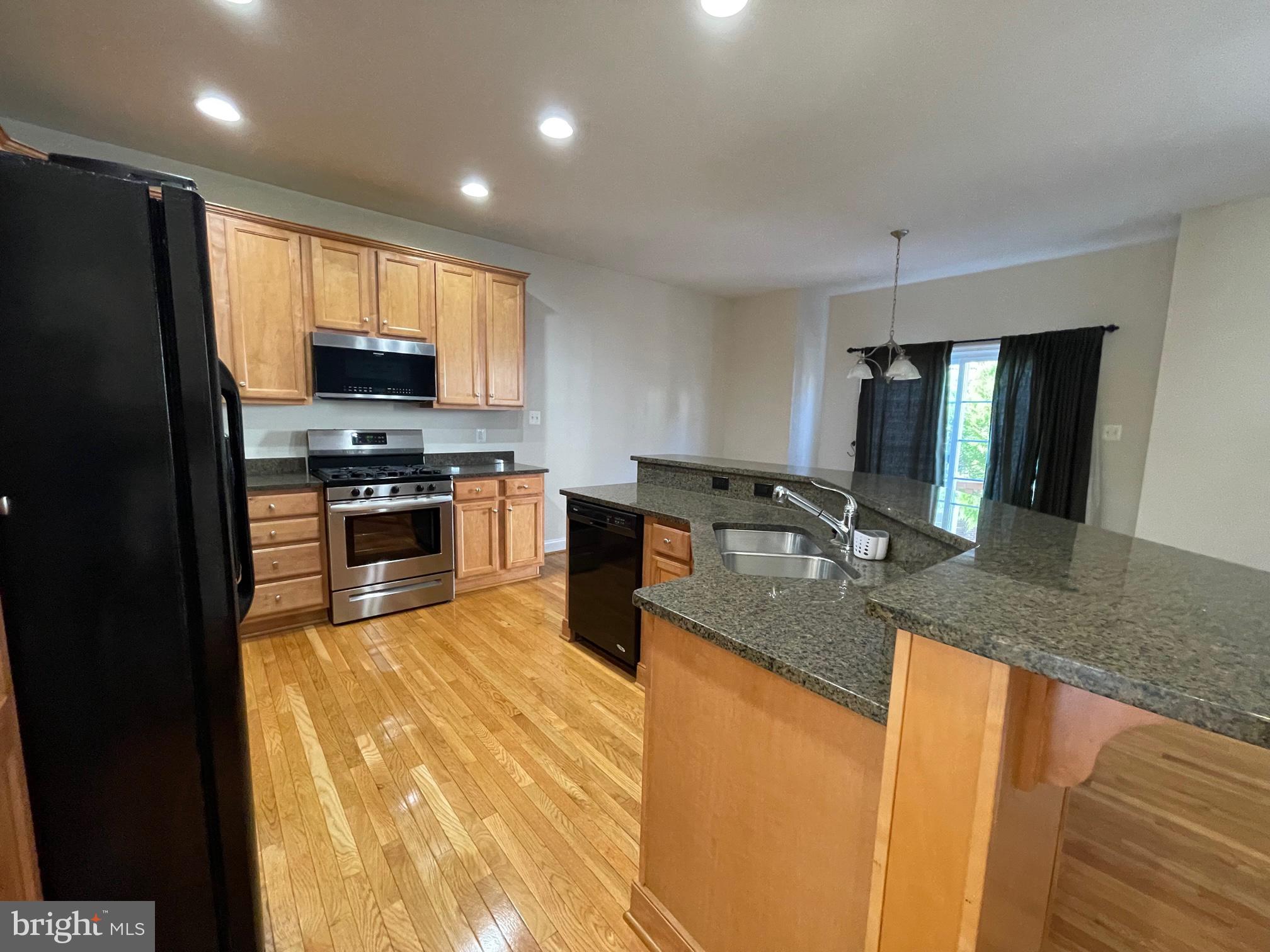 DAHLIA PARK OF WILDEWOOD - Residential Lease