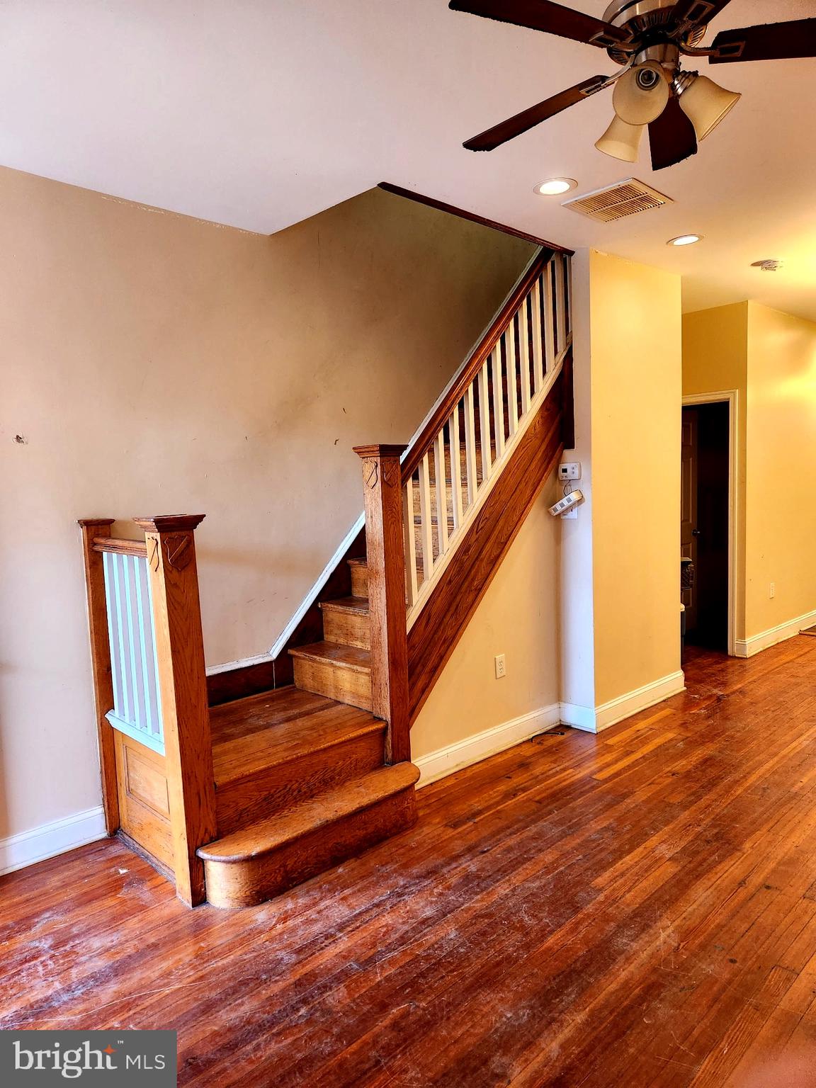 1933 W PACIFIC STREET