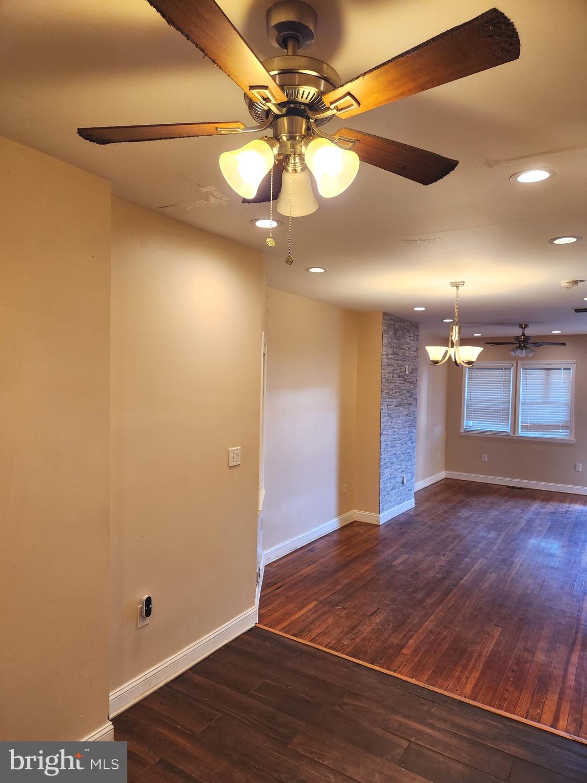 1933 W PACIFIC STREET