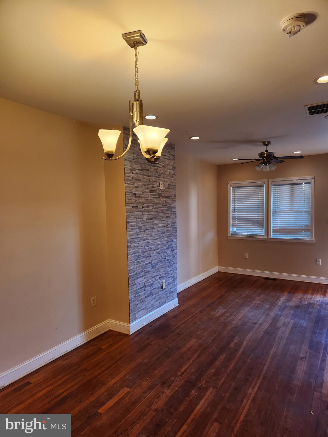 1933 W PACIFIC STREET