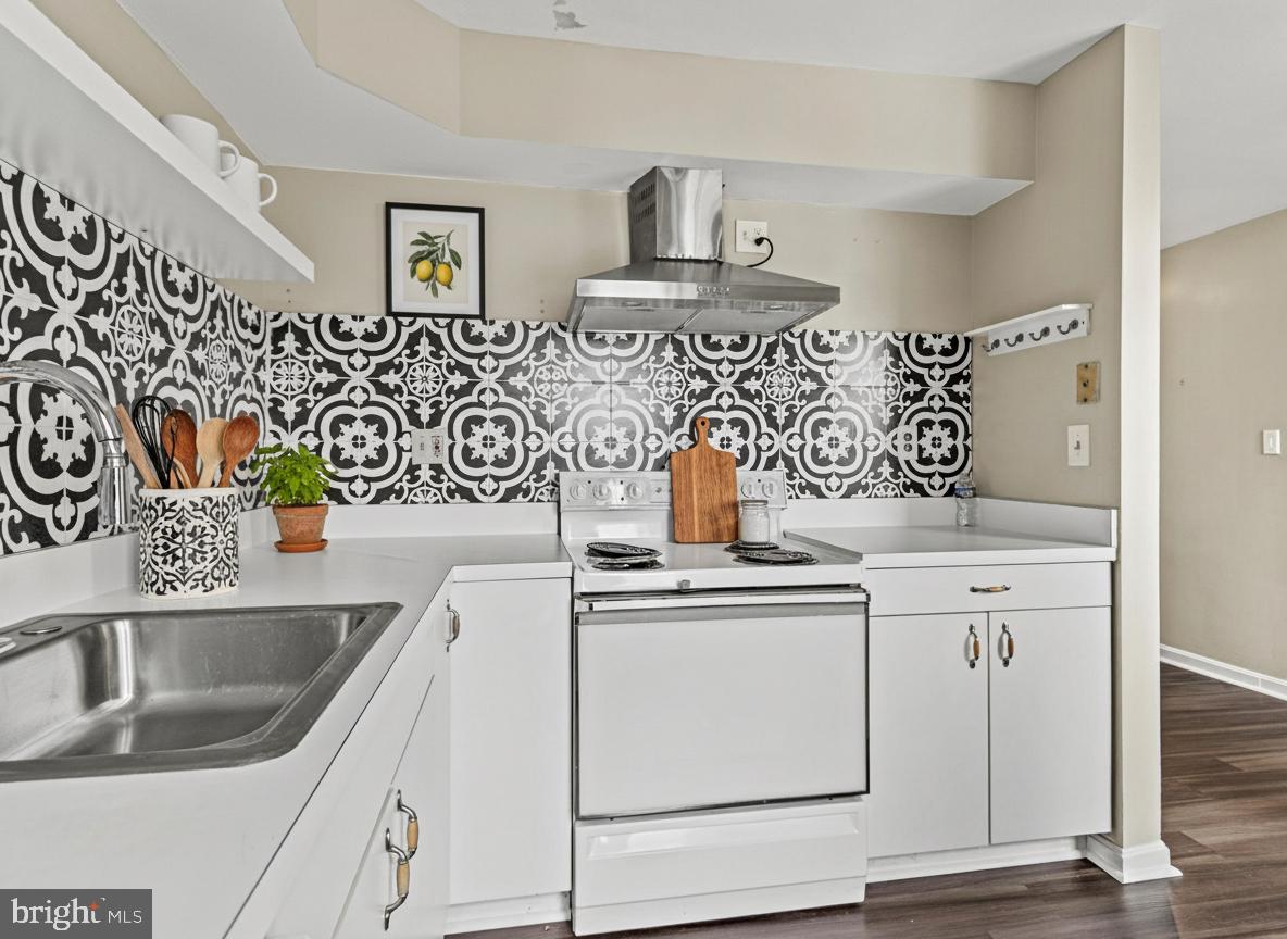 HENRIETTA SQUARE - Residential Lease