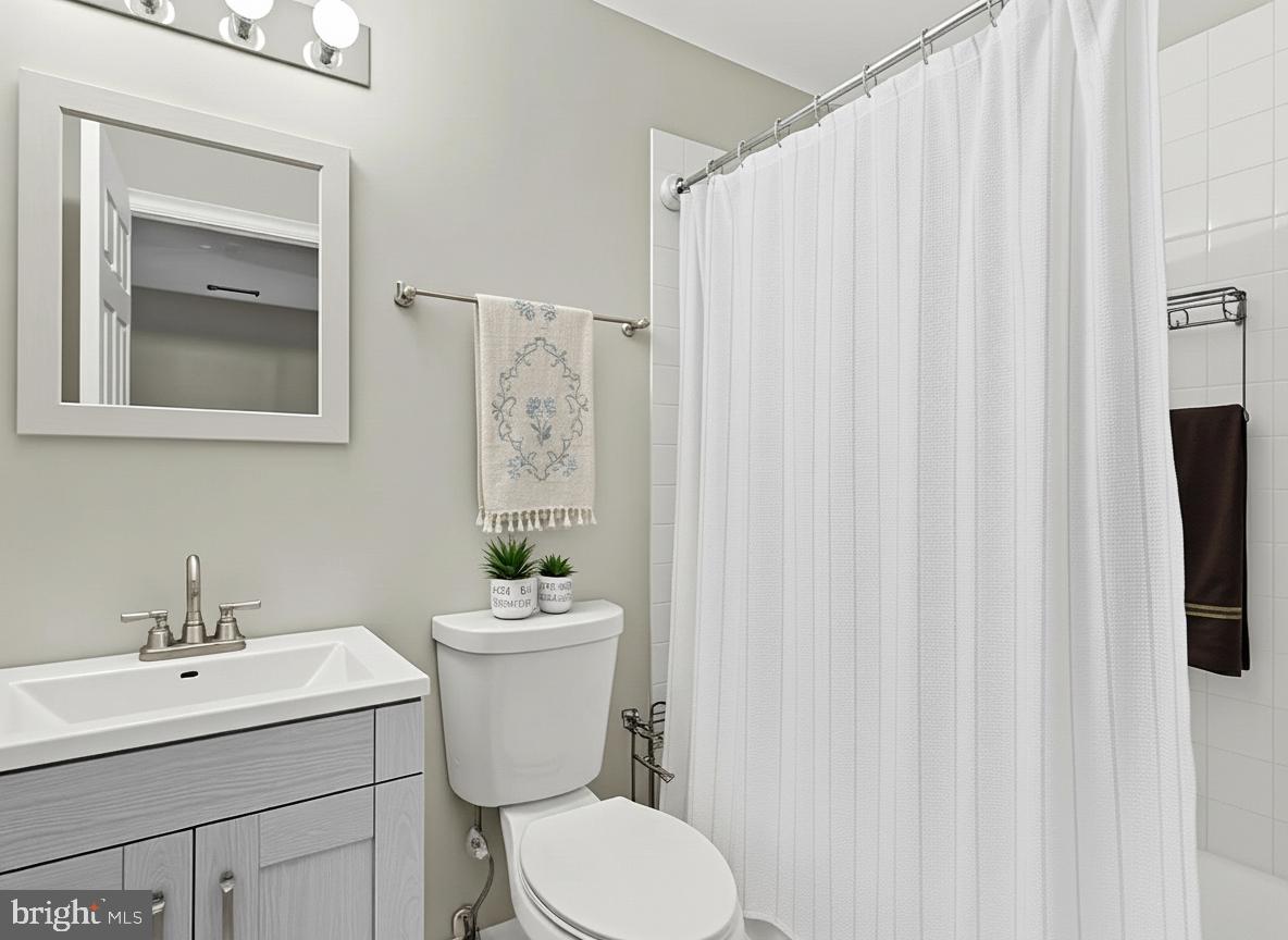 HENRIETTA SQUARE - Residential Lease