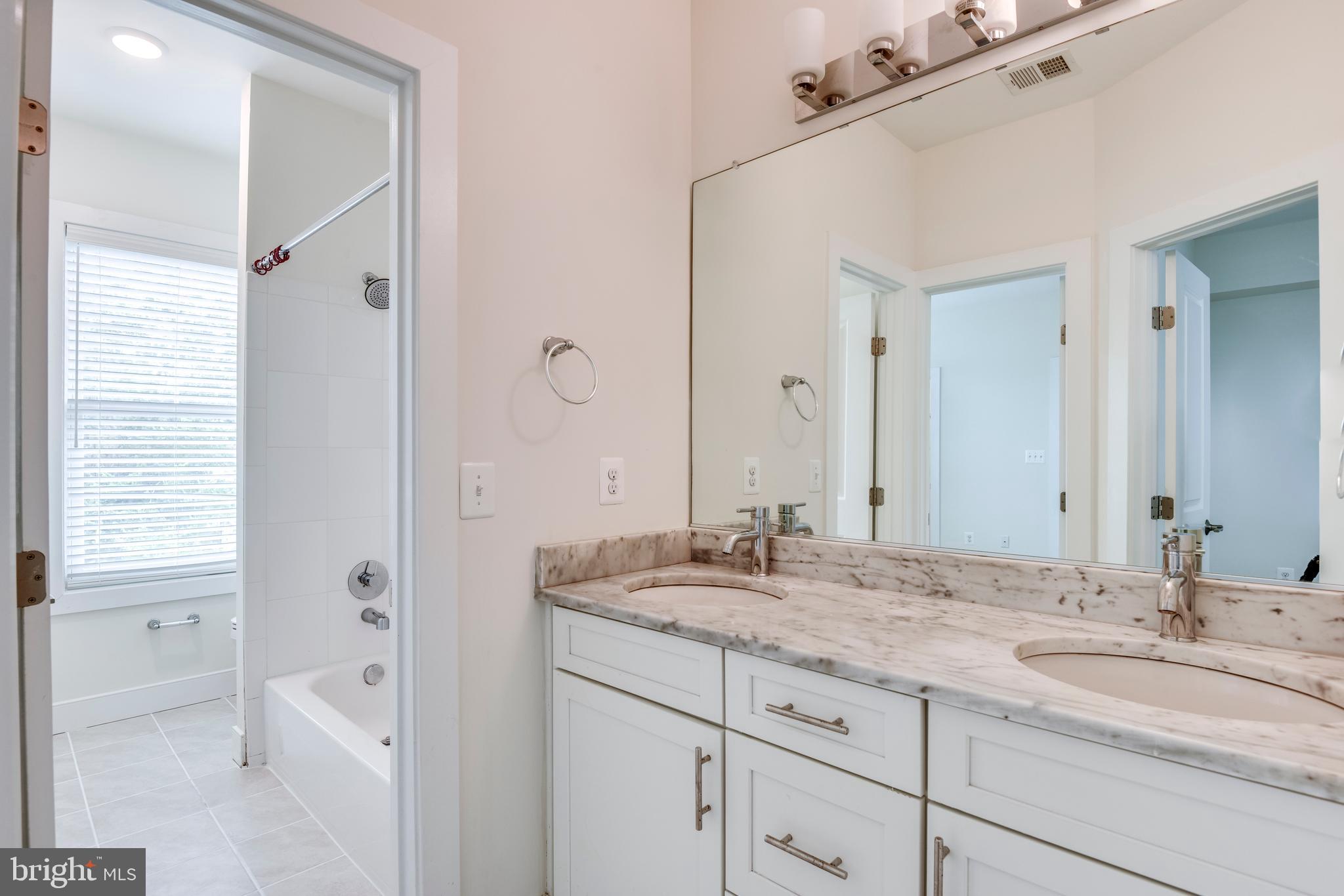 HAYMARKET TOWN - Residential Lease