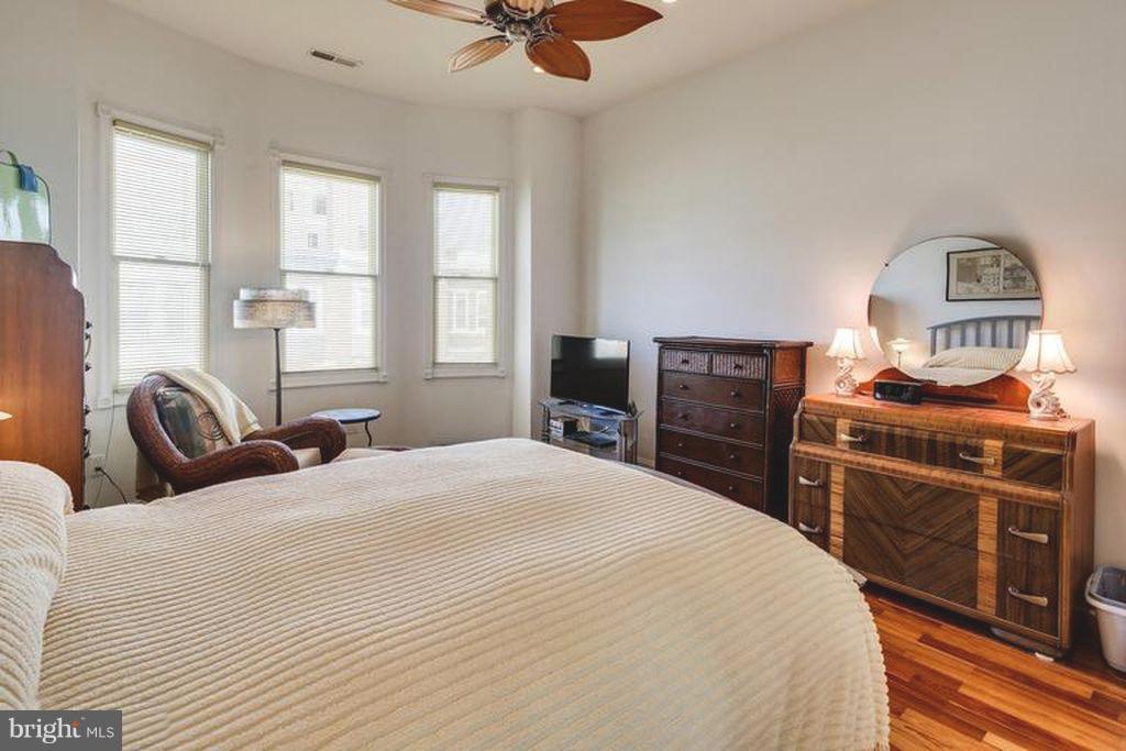 HIGHLANDTOWN - Residential