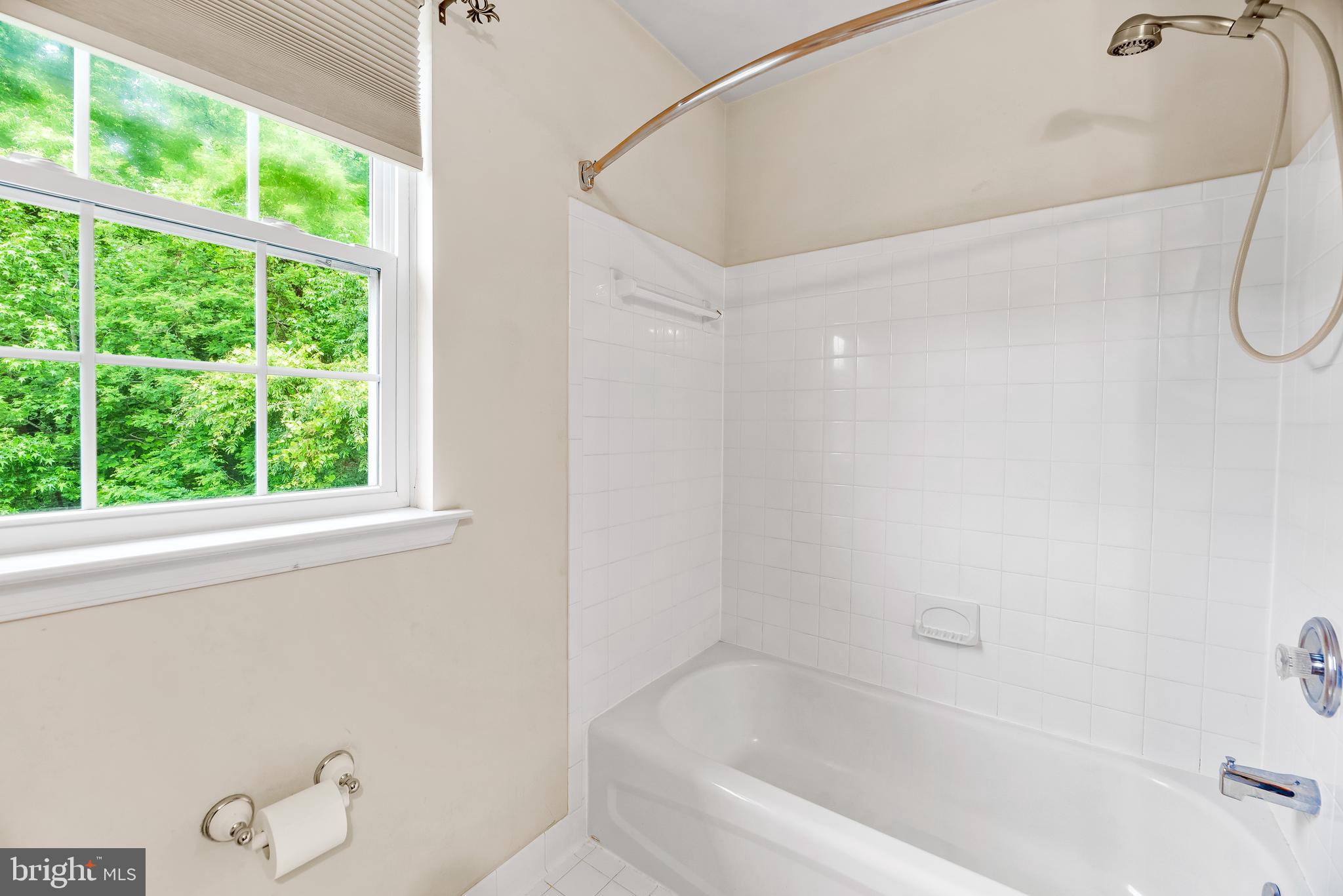 AMBER WOODE - Residential