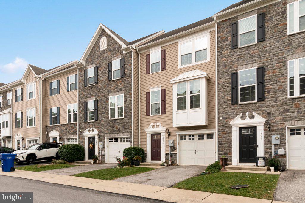 STONEGATE AT REGENTS GLEN - Residential