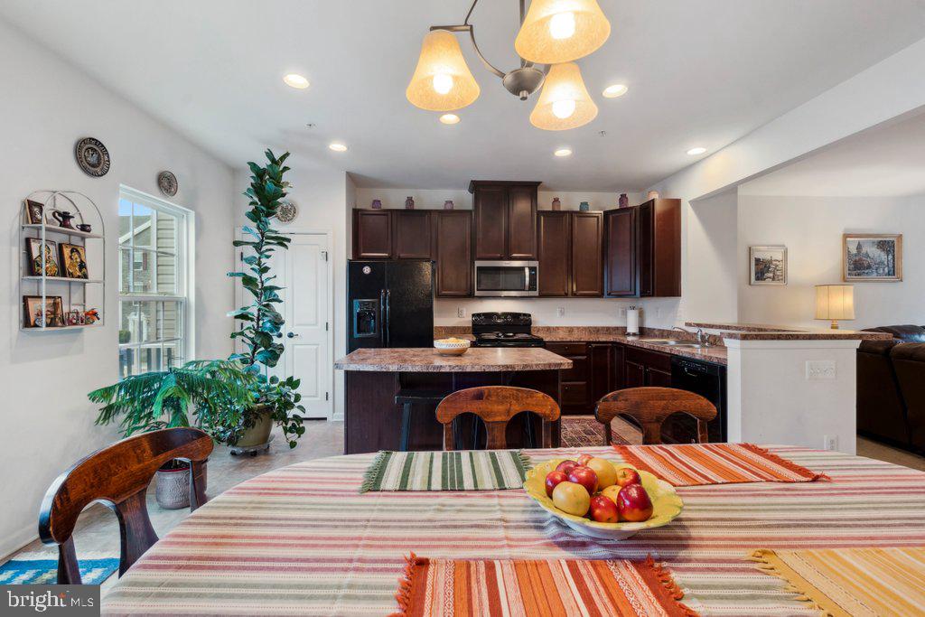 STONEGATE AT REGENTS GLEN - Residential