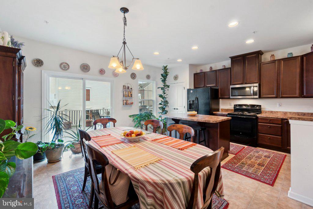 STONEGATE AT REGENTS GLEN - Residential