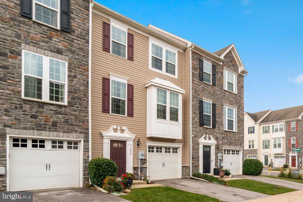 STONEGATE AT REGENTS GLEN - Residential