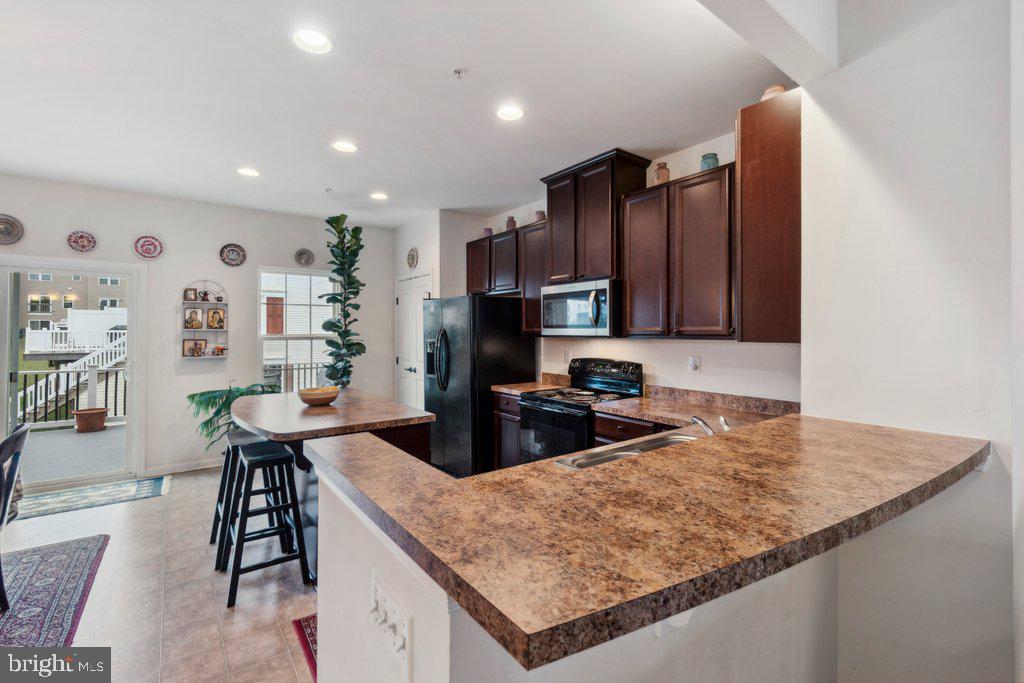 STONEGATE AT REGENTS GLEN - Residential