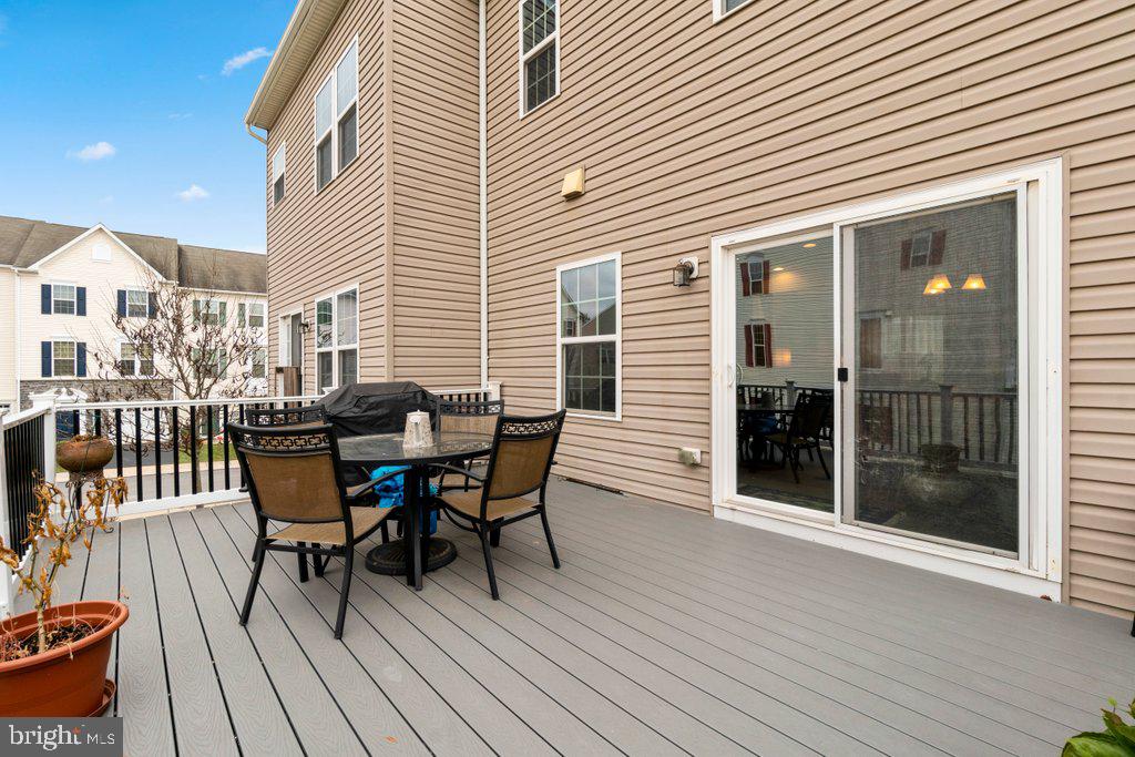 STONEGATE AT REGENTS GLEN - Residential