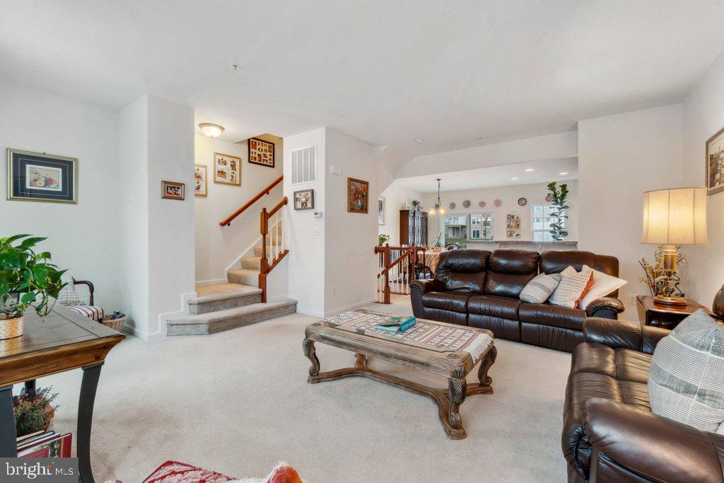 STONEGATE AT REGENTS GLEN - Residential