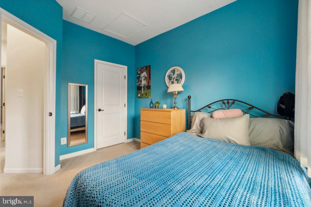 STONEGATE AT REGENTS GLEN - Residential