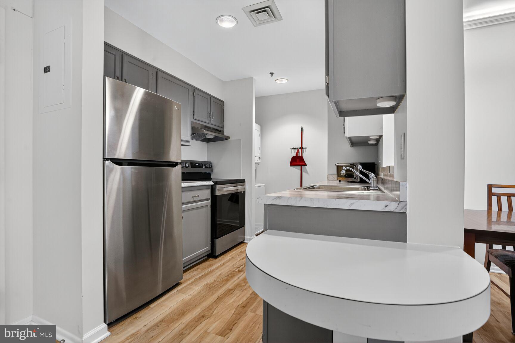 900 N TAYLOR STREET 2110