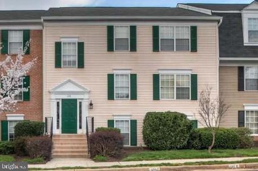 Large, fully upgraded, 3-br, 2-full bathroom condo with a sunroom and extra storage. Hardwood floors throughout the unit. Upgraded kitchen with SS appliances and marble countertops. Washer/dryer in unit. Second floor condo. Very quiet neighborhood close to large shopping centers and down town Leesburg.