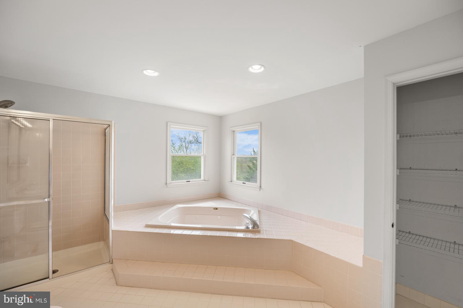 MAINLAND RIDGE - Residential