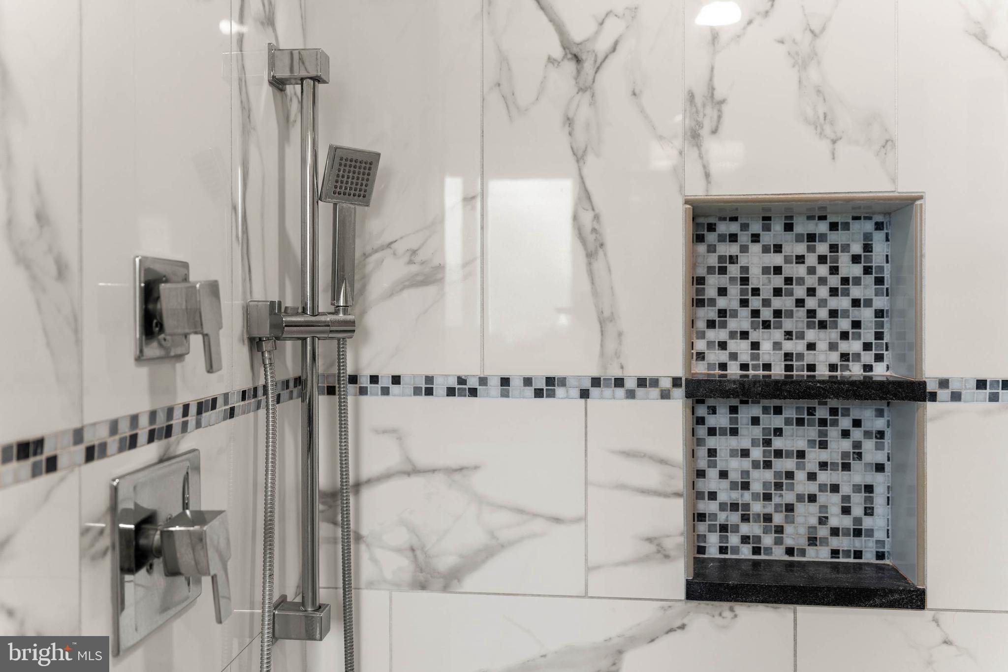 HOLLY KNOLL - Residential