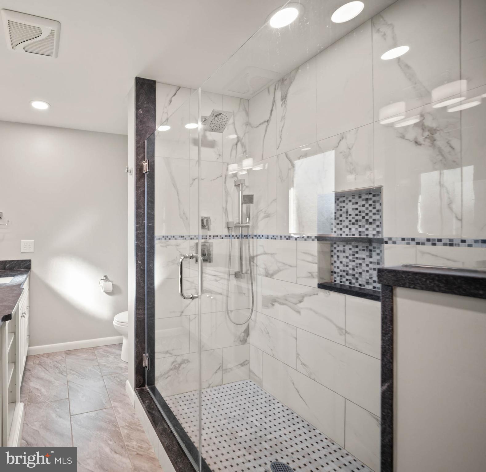 HOLLY KNOLL - Residential