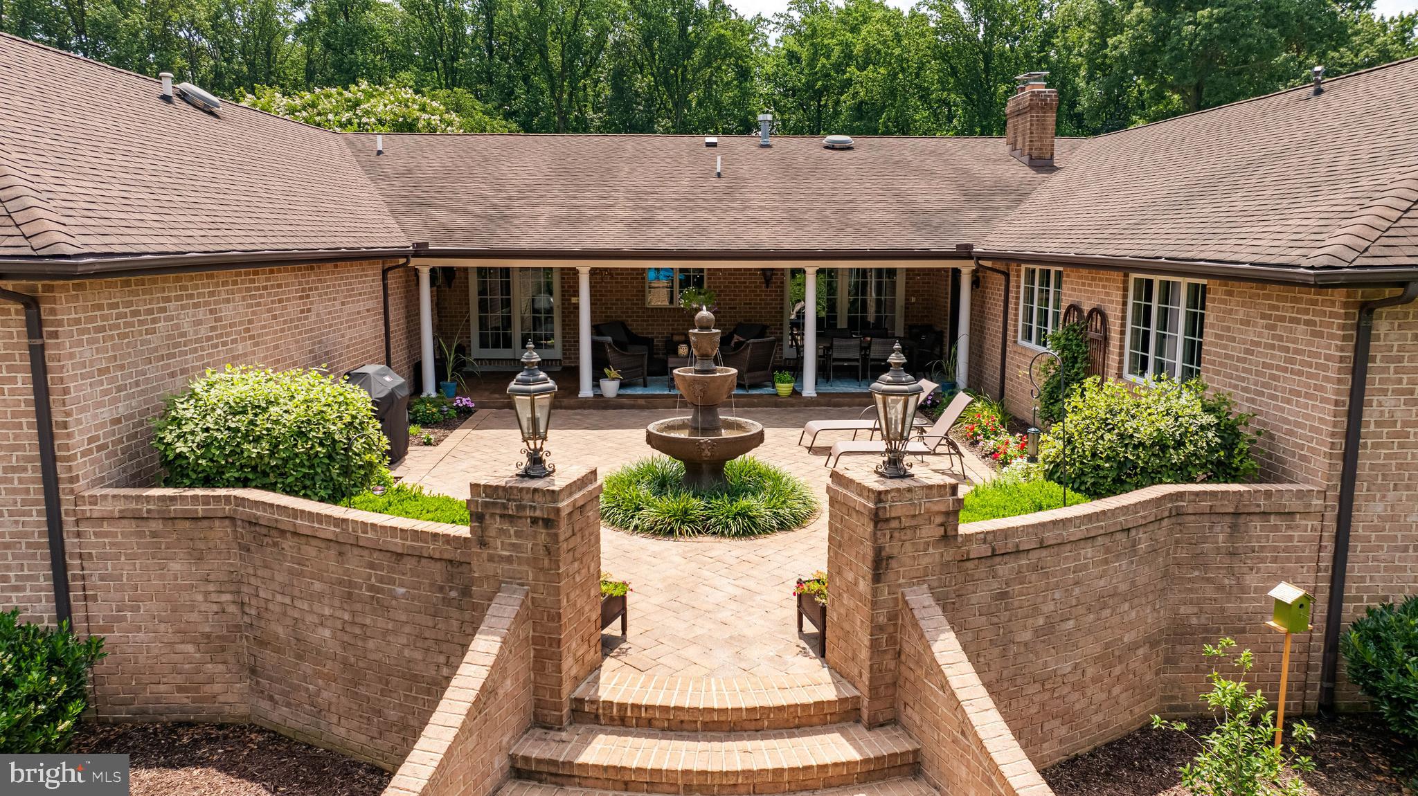 HOLLY KNOLL - Residential