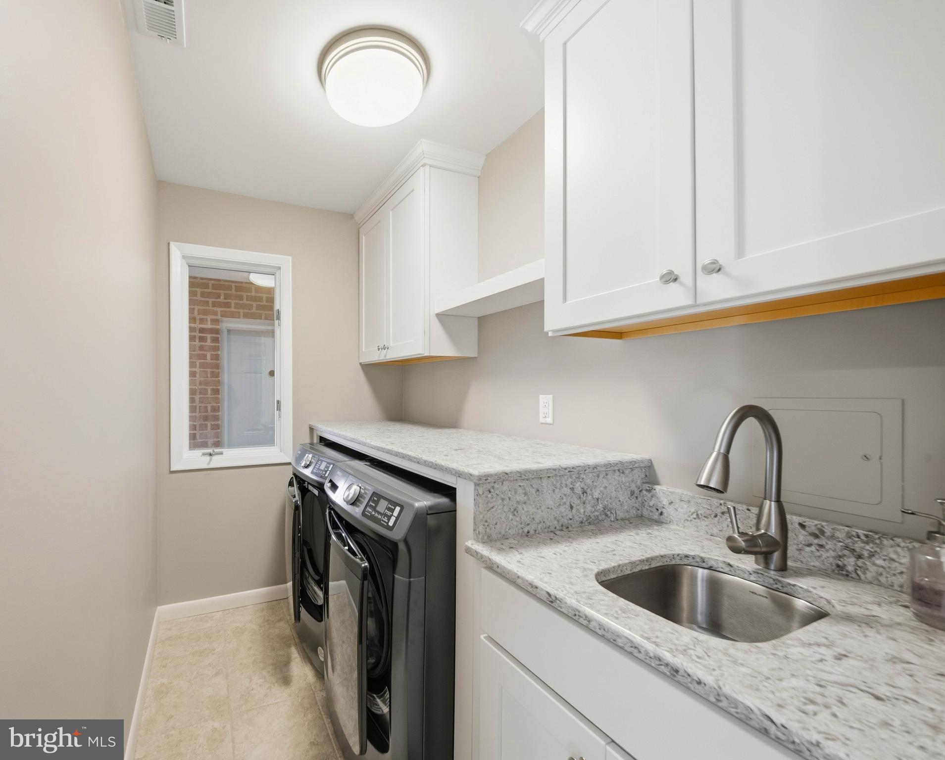 HOLLY KNOLL - Residential