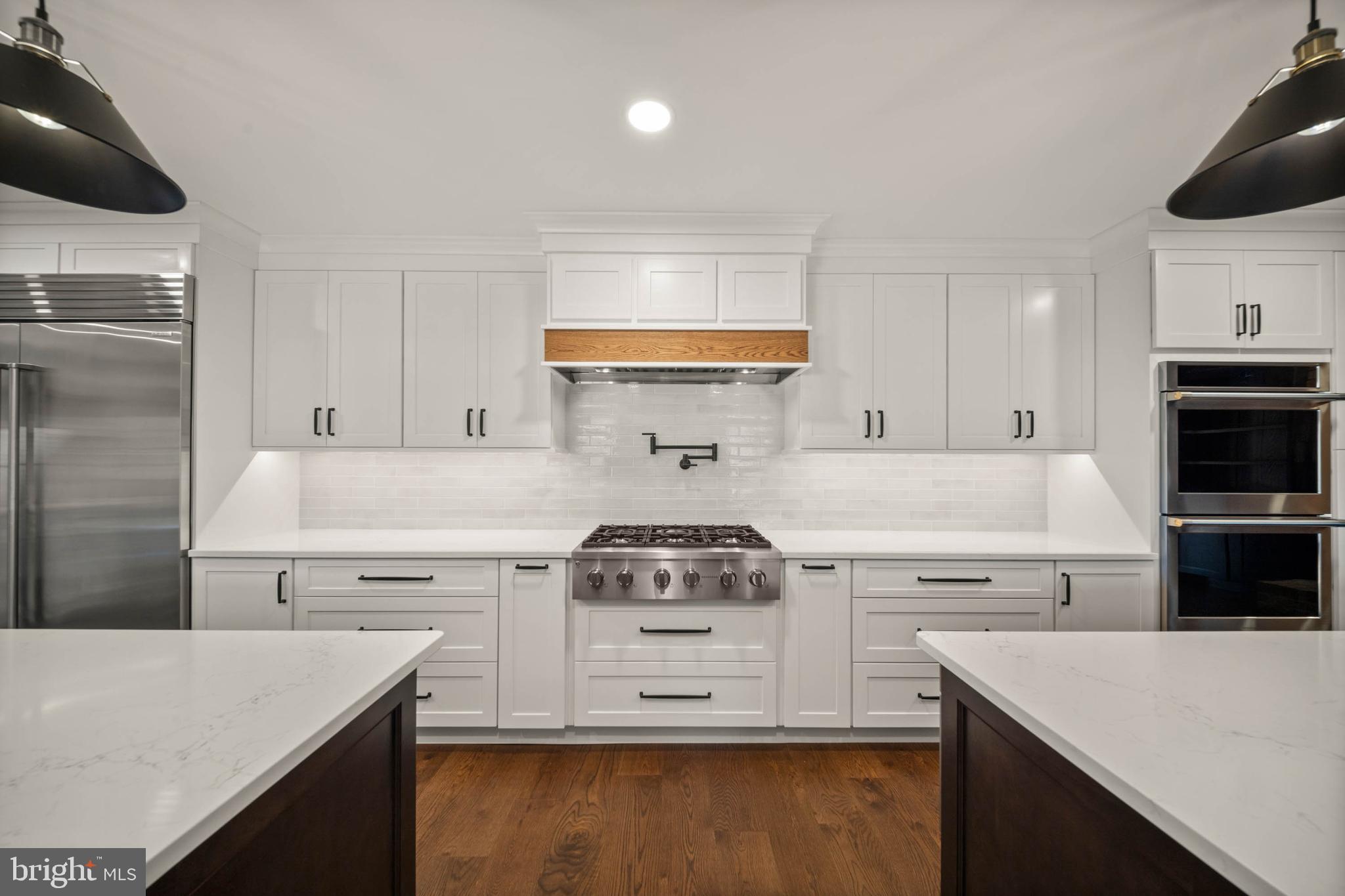 HOLLY KNOLL - Residential