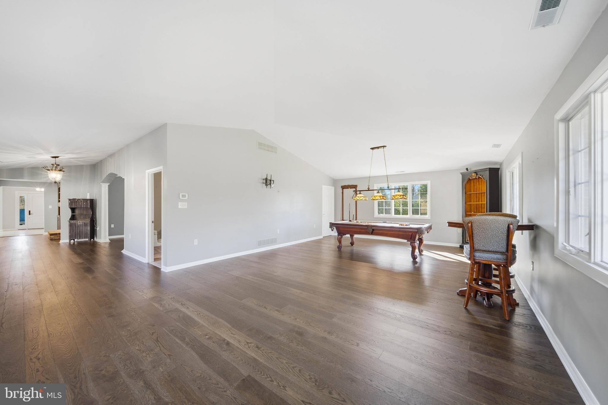 HOLLY KNOLL - Residential