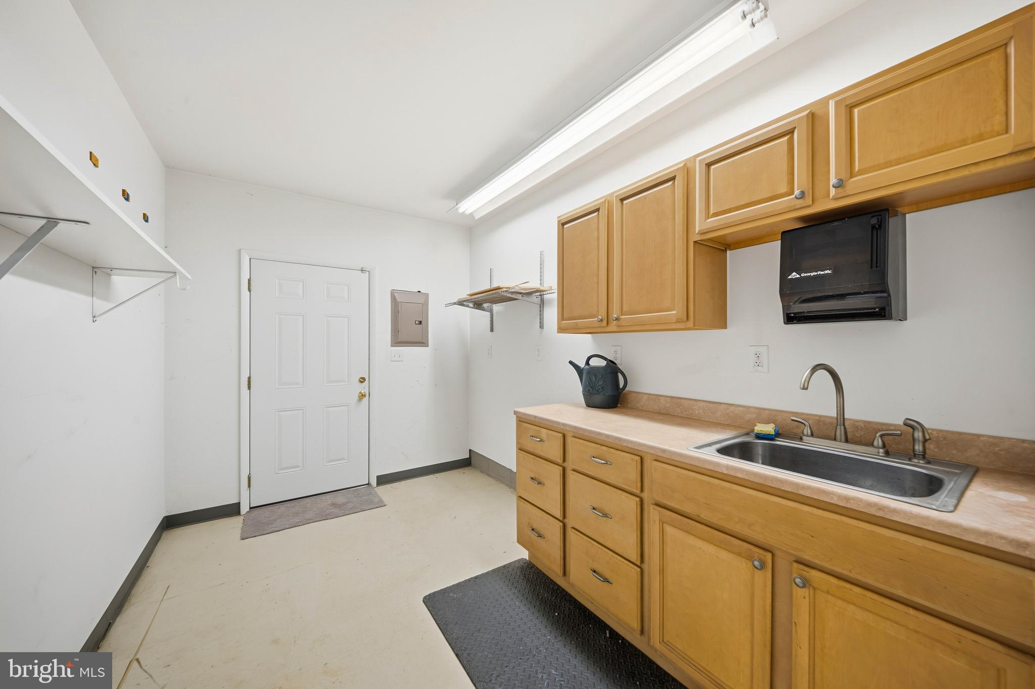 HOLLY KNOLL - Residential