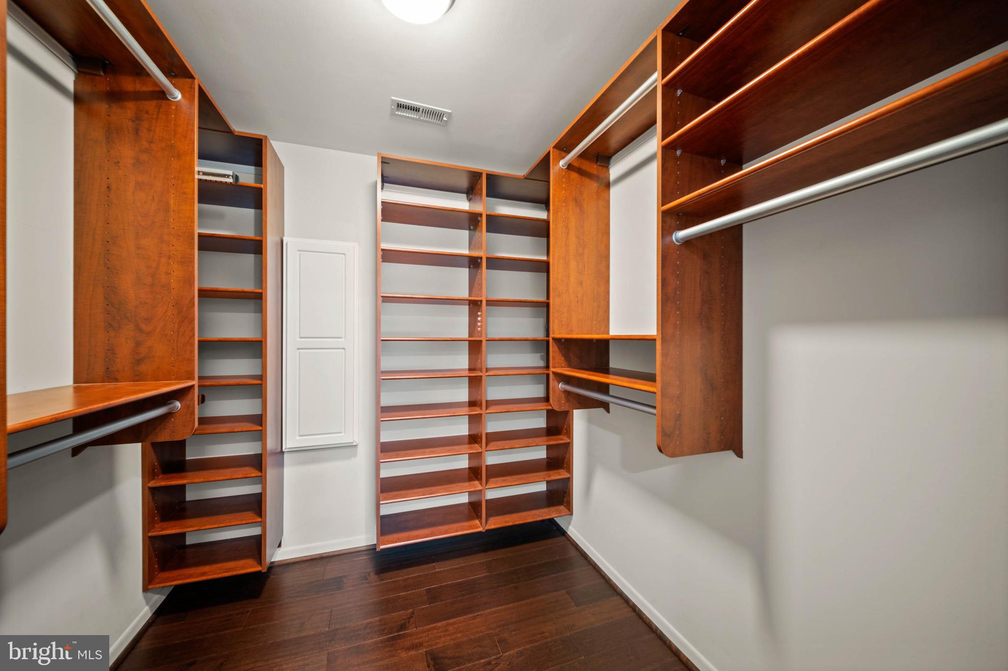 HOLLY KNOLL - Residential