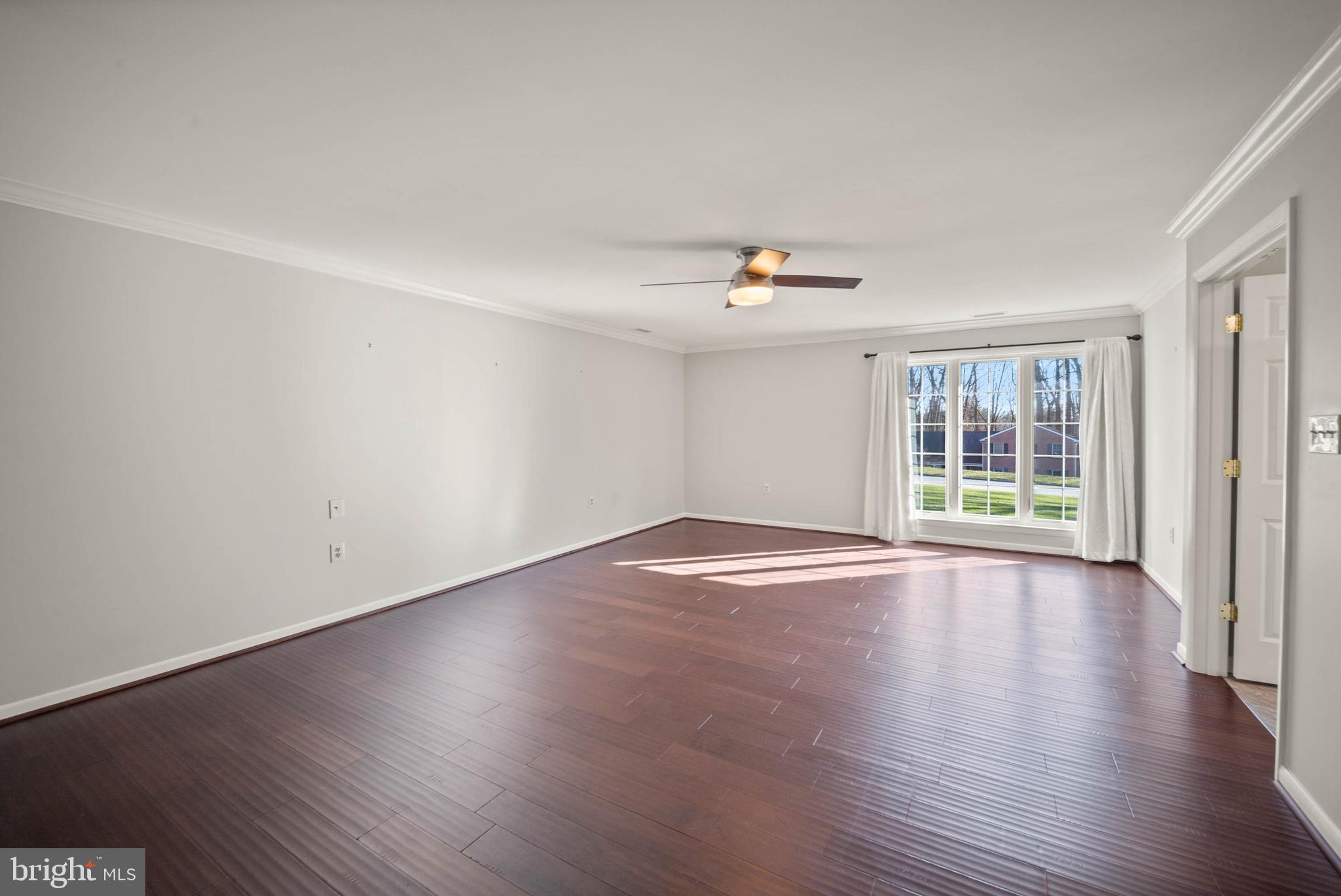 HOLLY KNOLL - Residential