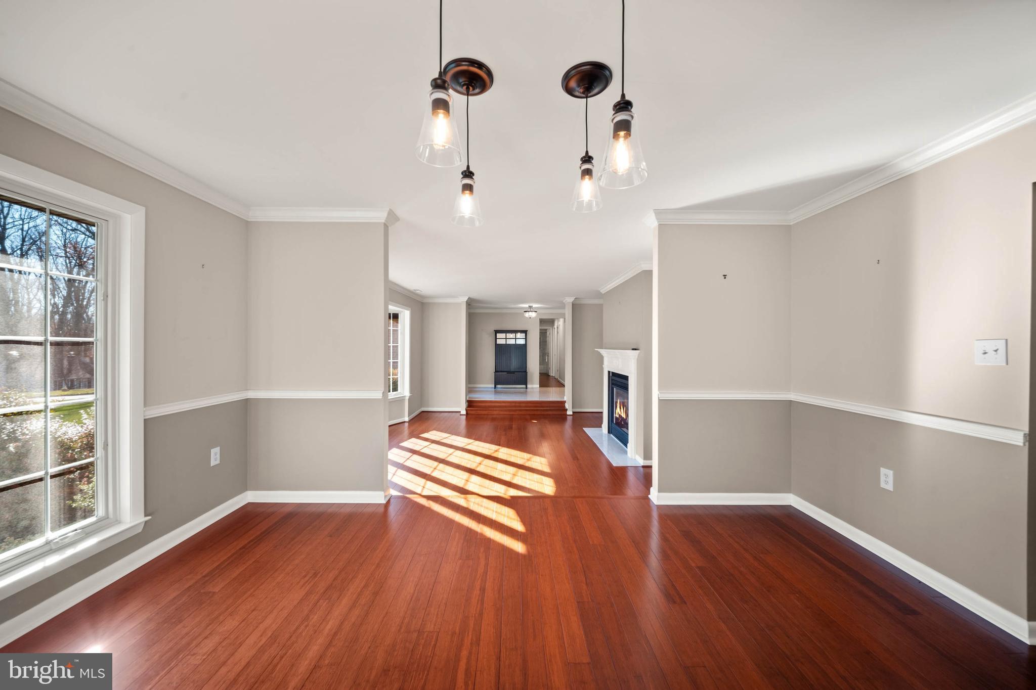 HOLLY KNOLL - Residential