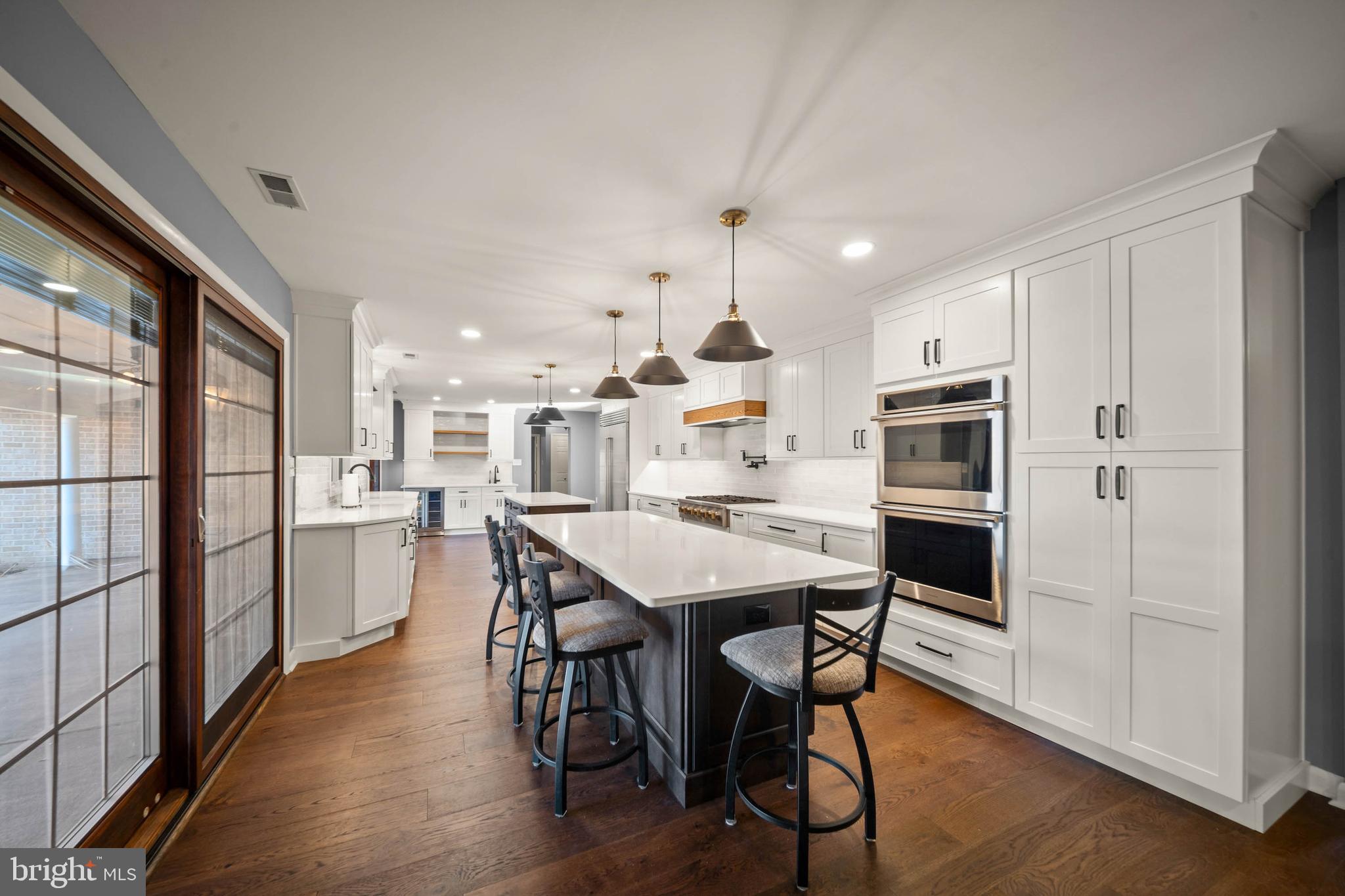 HOLLY KNOLL - Residential