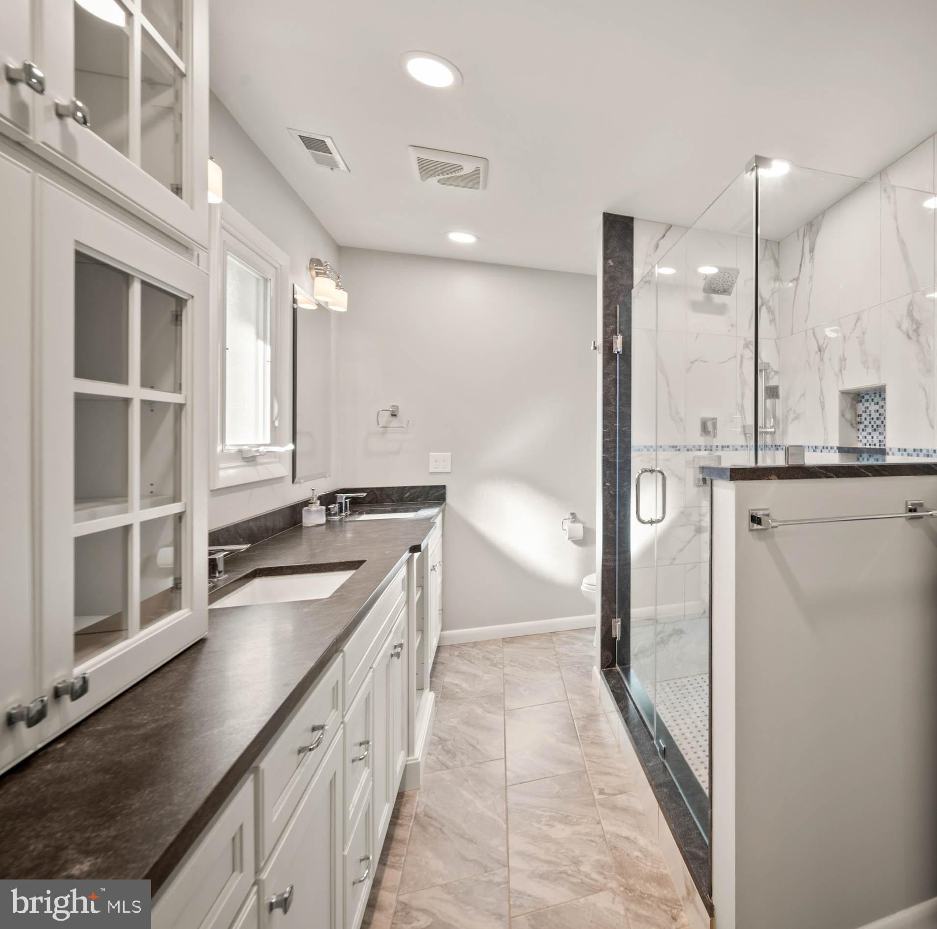 HOLLY KNOLL - Residential