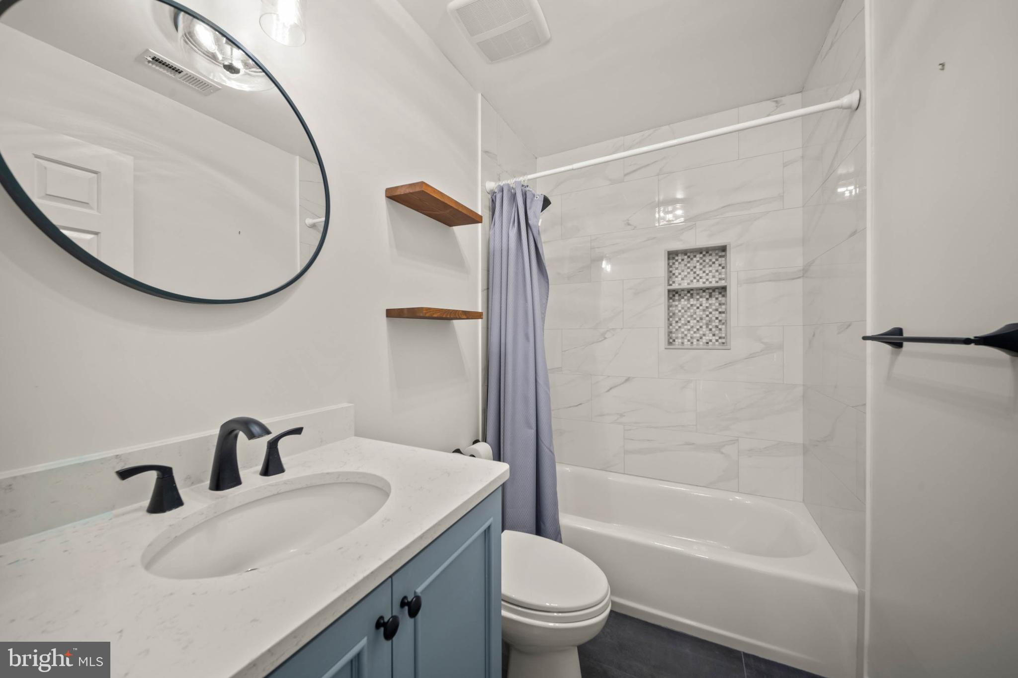 HOLLY KNOLL - Residential