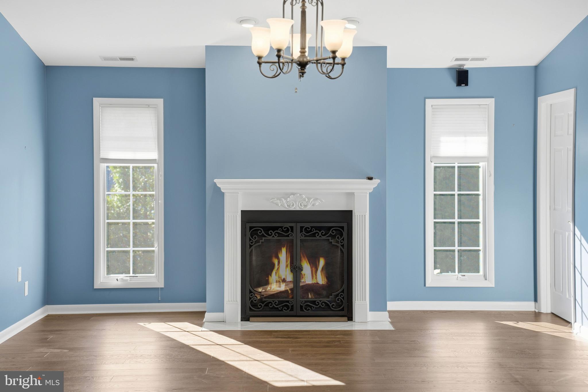 HOLLY KNOLL - Residential