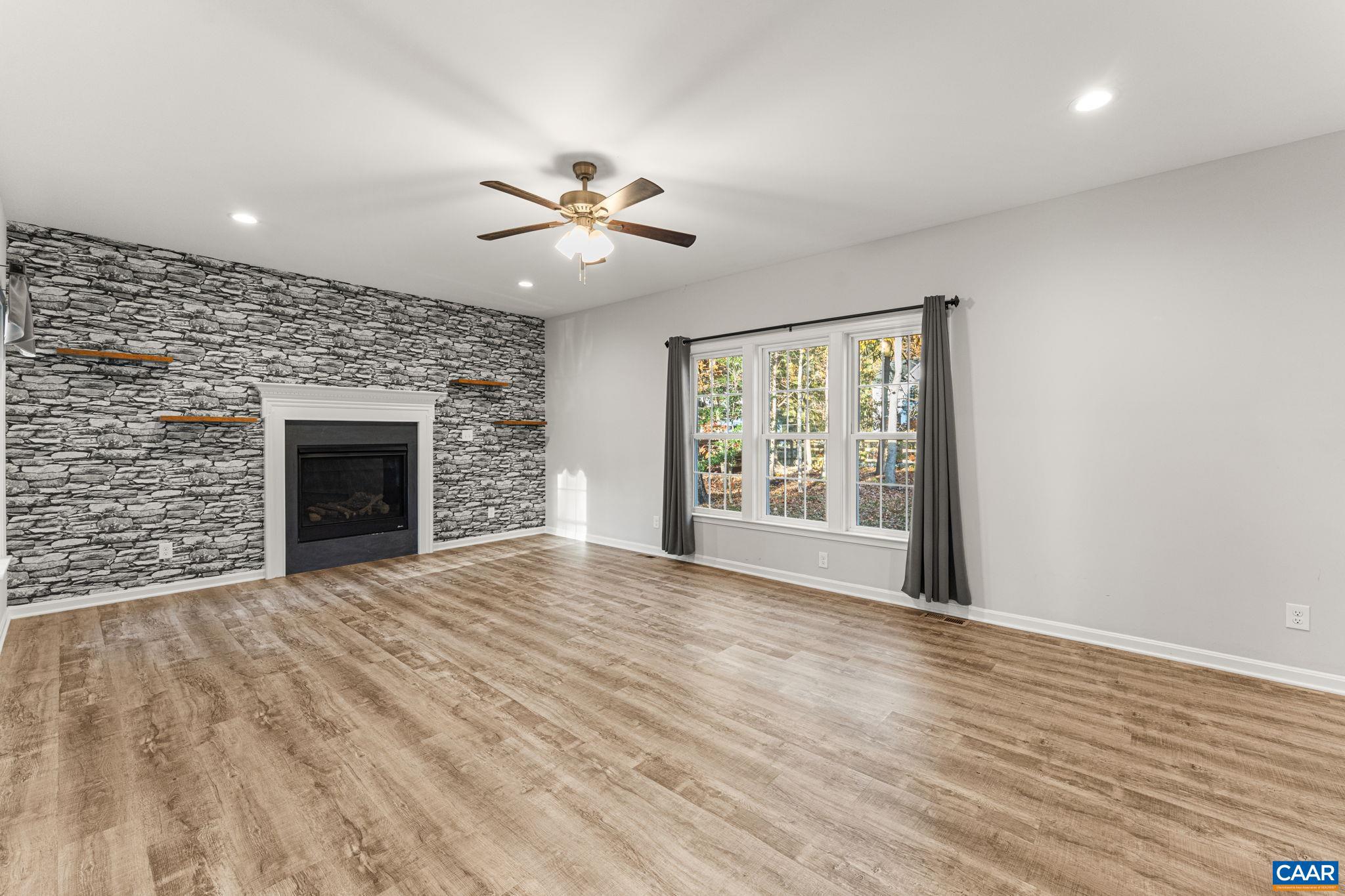 SPRING CREEK - Residential