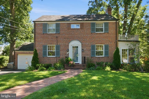 Photo of 1251 S Oakcrest Road, ARLINGTON, VA 22202 (MLS # VAAR2075190)