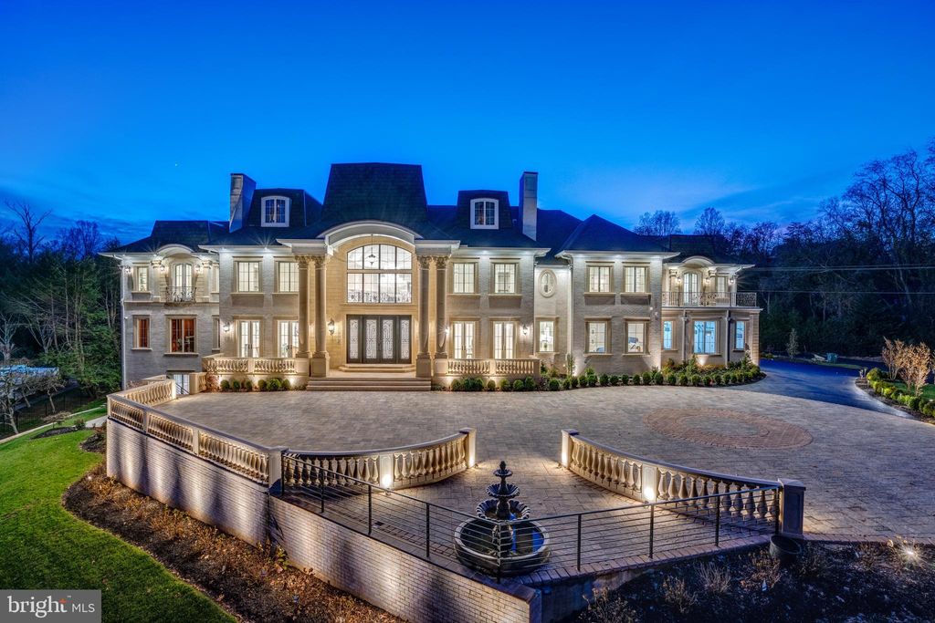 Photo of 8911 Georgetown Pike, MCLEAN, VA 22102 (MLS # VAFX2274114)