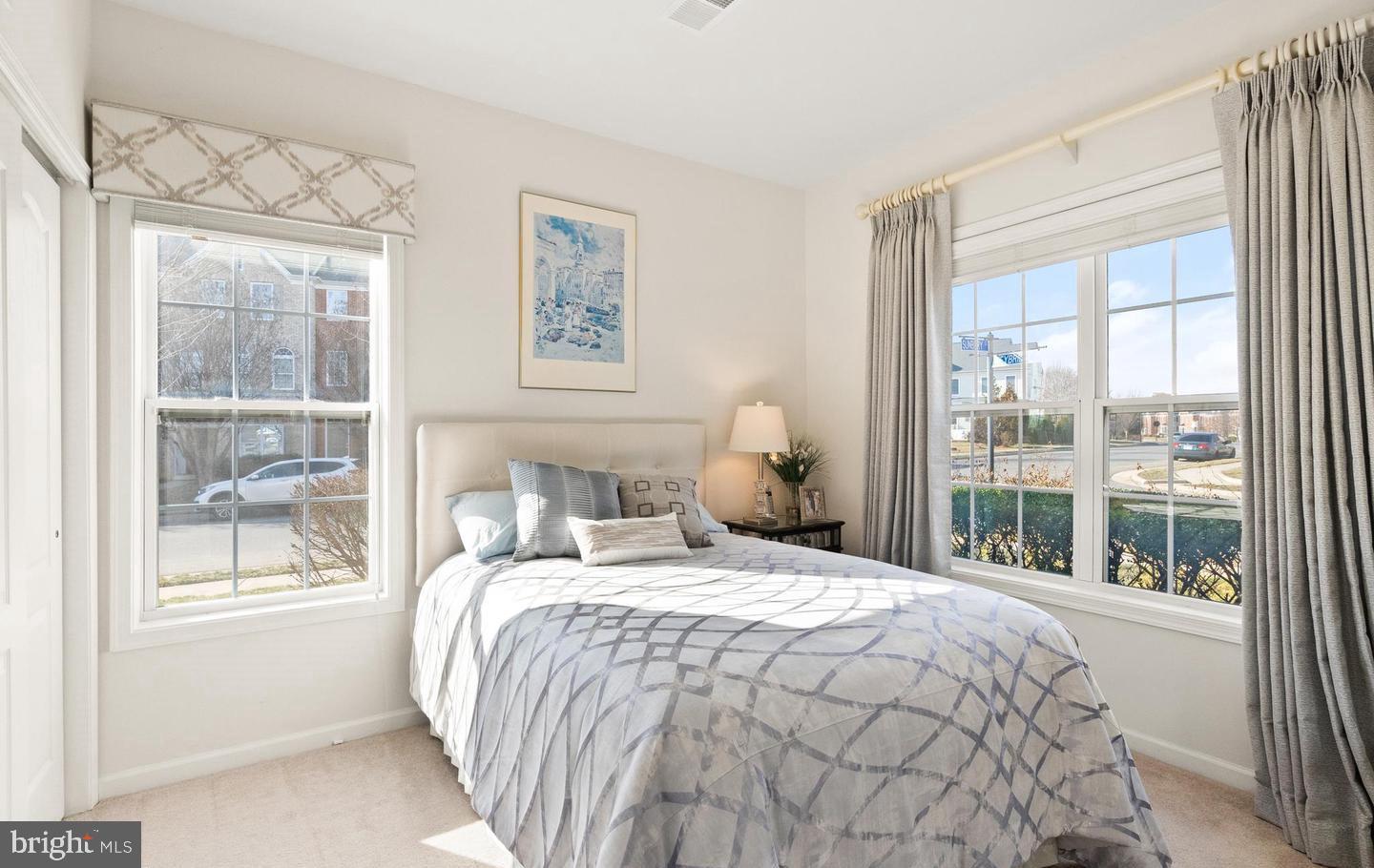 LOUDOUN VALLEY ESTATES 2 - Residential Lease