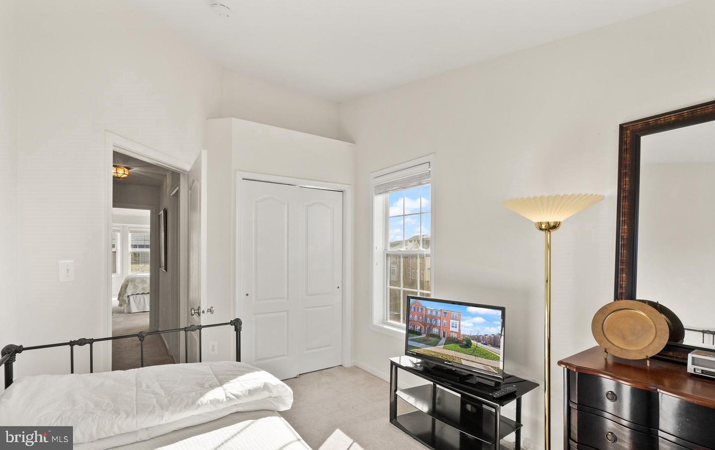 LOUDOUN VALLEY ESTATES 2 - Residential Lease