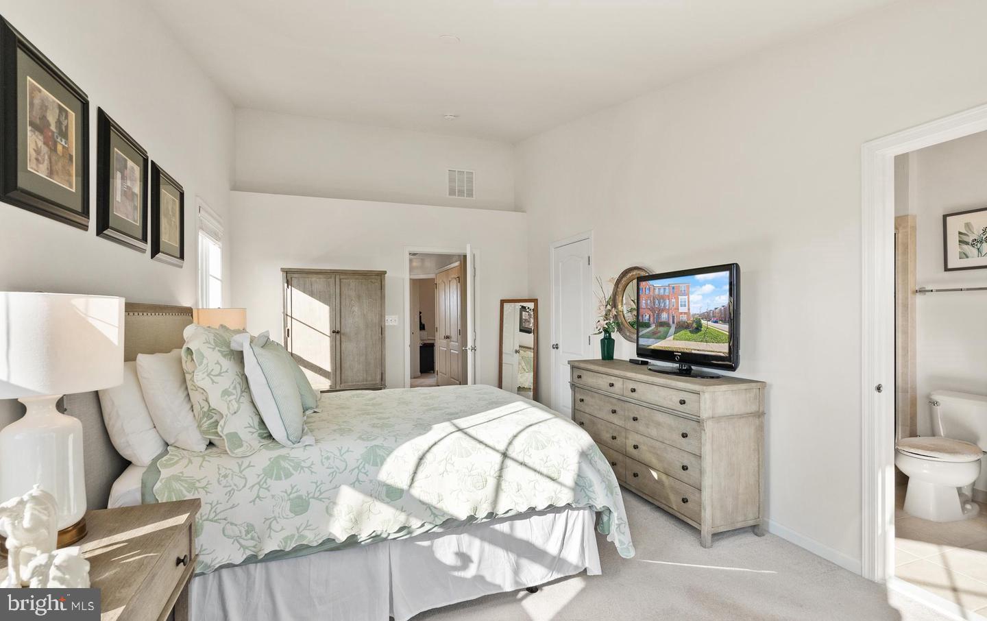 LOUDOUN VALLEY ESTATES 2 - Residential Lease