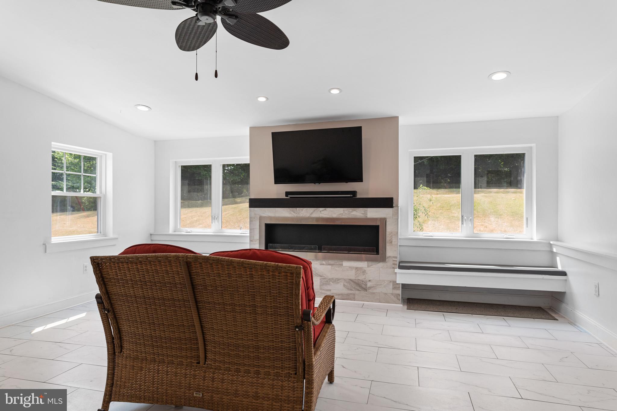 BELMONT TERR - Residential