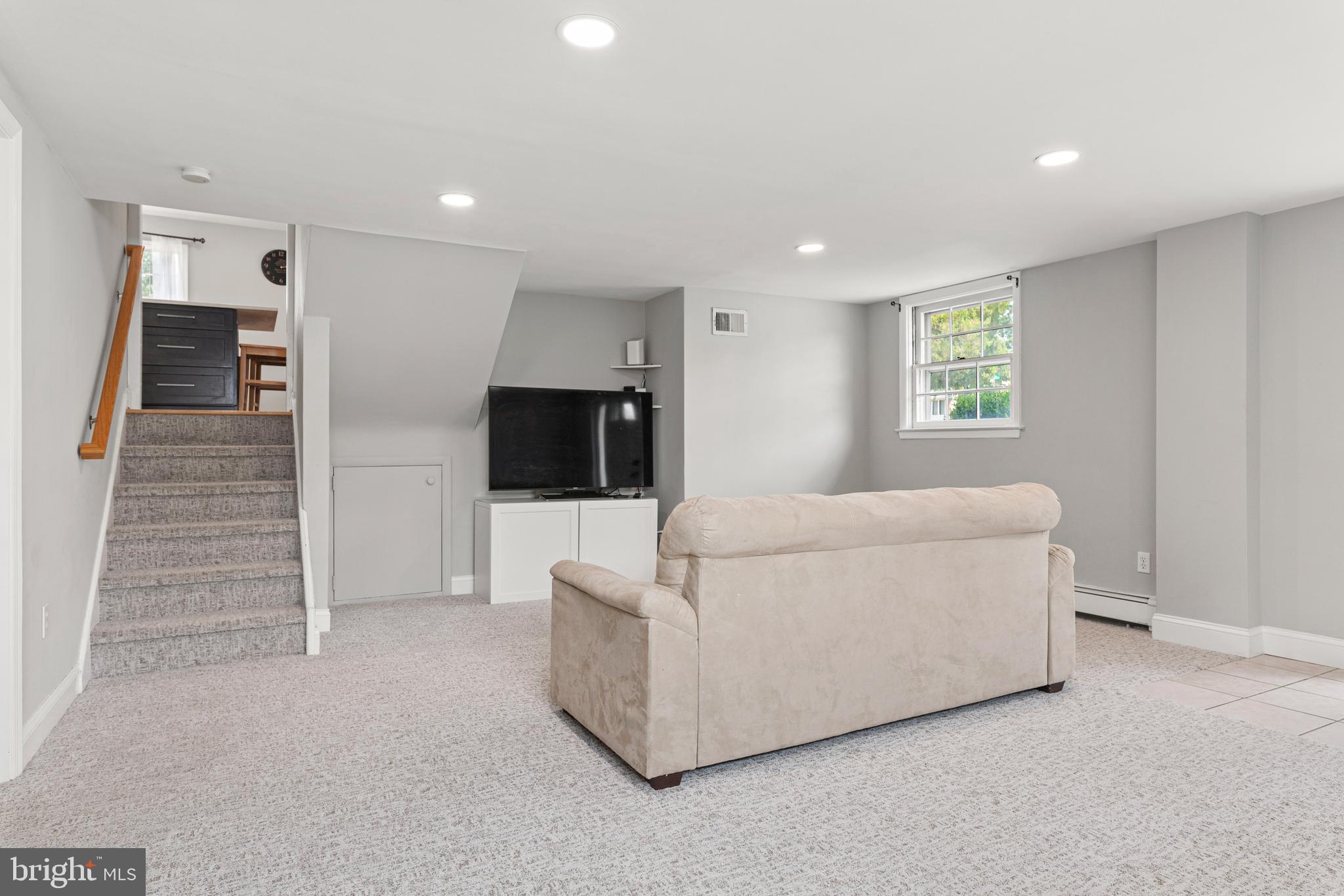 BELMONT TERR - Residential